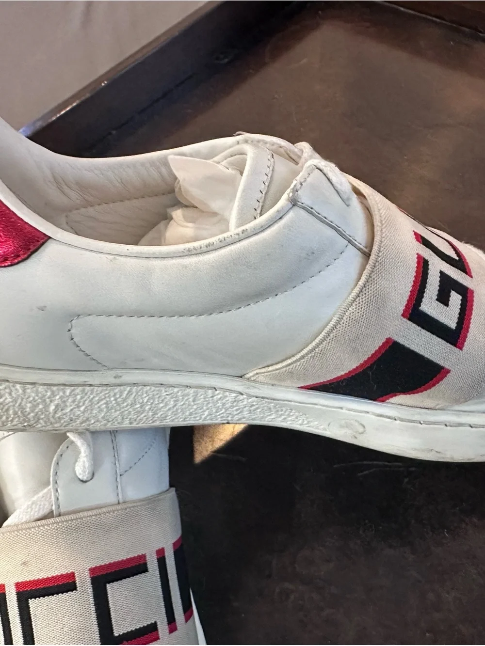 Gucci White Leather Sneakers with Logo Strap